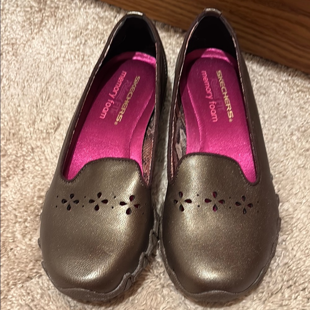 NWOT Skechers Bronze Slip-On Flats 6 memory foam shoes